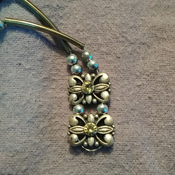 Silver/Goldtone Necklace with yellow stones - Picture 2 of 3